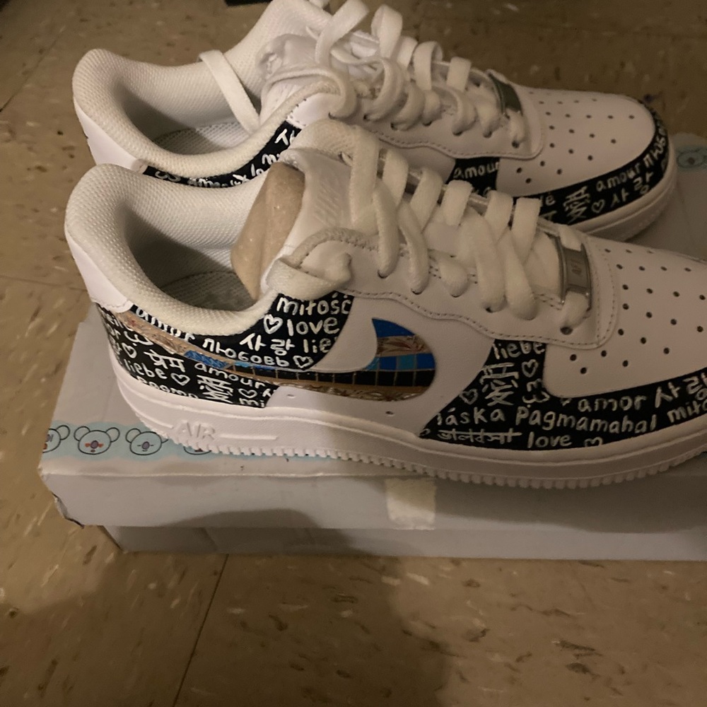 Black and white Air Force one size 6